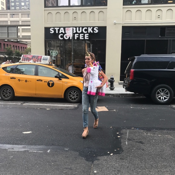 Meet your Posher, Karie Hairstylist/makeupartist - Picture 3 of 8